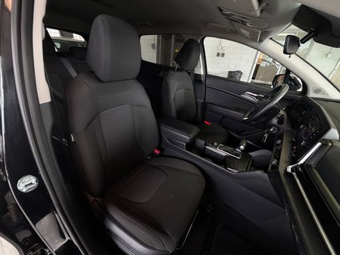 Used 2025 Kia Sportage LX image 40