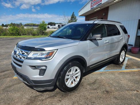 Used 2019 Ford Explorer XLT w/ Equipment Group 201A AWD/4WD image 3