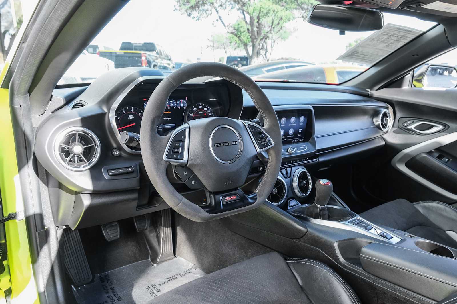 Used 2020 Chevrolet Camaro RWD image 23