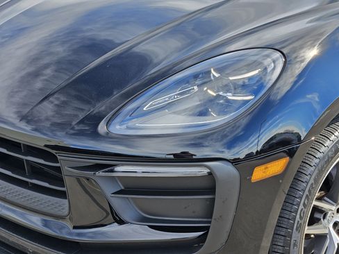 Certified 2025 Porsche Macan image 12