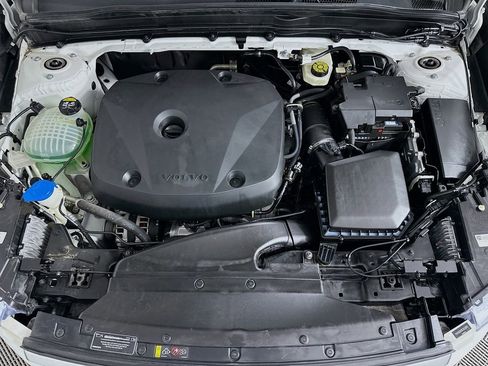 Used 2019 Volvo XC40 T5 Momentum image 31