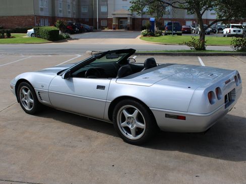 Used 1996 Chevrolet Corvette Convertible RWD image 21