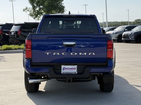 Used 2025 Toyota Tacoma Limited AWD/4WD image 5