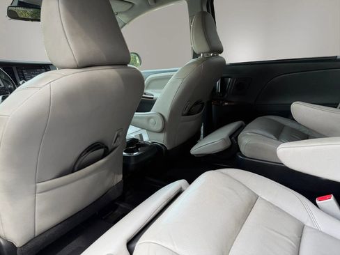 Used 2018 Toyota Sienna Limited Premium image 36