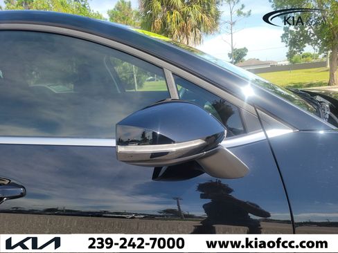 Certified 2024 Kia Sportage EX FWD image 8