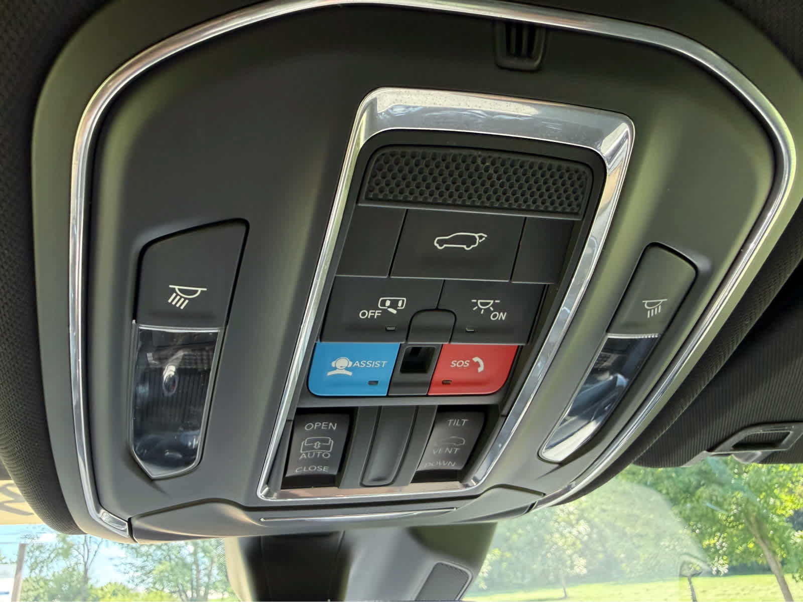 Used 2025 Jeep Grand Cherokee Altitude AWD/4WD image 24
