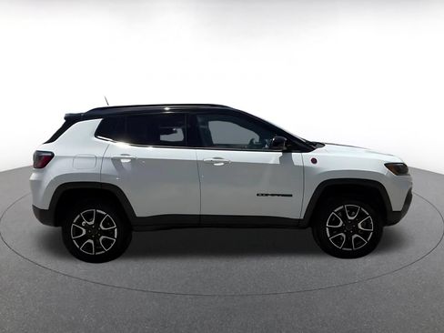 Used 2025 Jeep Compass Trailhawk AWD/4WD image 16