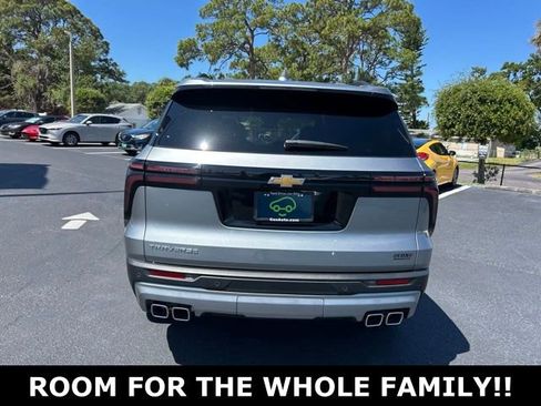 Used 2025 Chevrolet Traverse LT FWD image 5