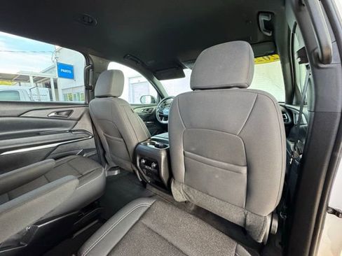 Used 2025 Chevrolet Traverse LT image 27