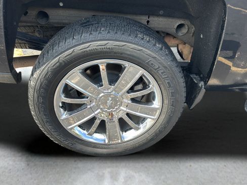 Used 2015 Chevrolet Silverado 1500 High Country w/ High Country Premium Package AWD/4WD image 19