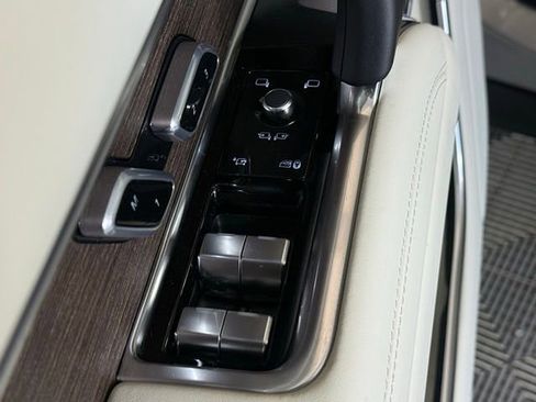 New 2026 Land Rover Range Rover Long Wheelbase SE image 29