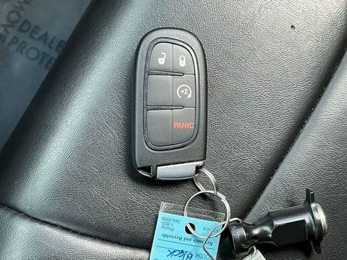 Used 2019 Jeep Cherokee Latitude Plus FWD image 30