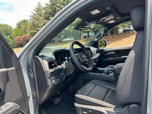 Used 2025 Chevrolet Tahoe High Country AWD/4WD image 44