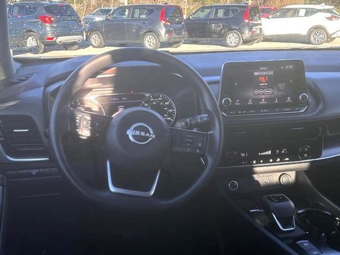 Used 2023 Nissan Rogue SV image 11