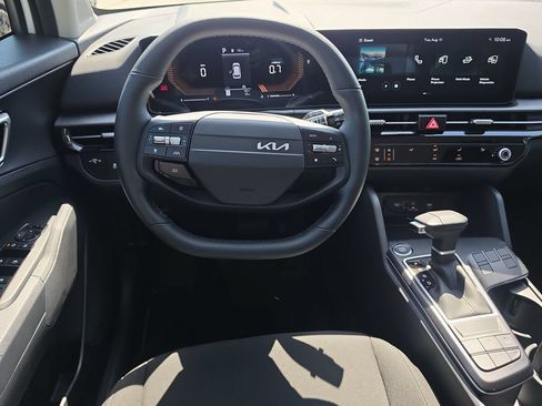 New 2026 Kia Sportage LX FWD image 13