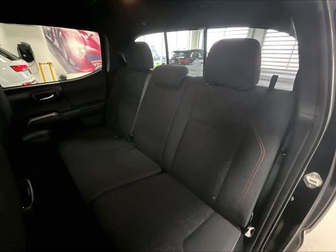 Used 2017 Toyota Tacoma TRD Off-Road image 26