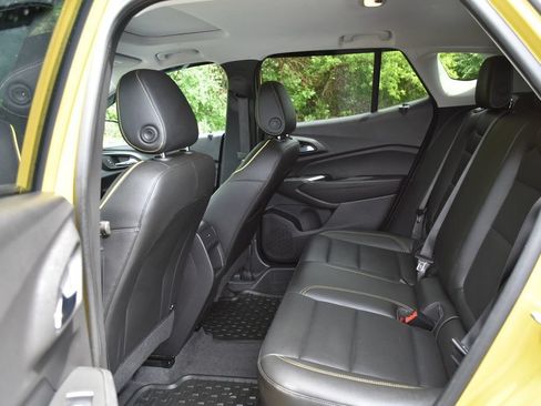 Used 2025 Chevrolet Trax ACTIV w/ Sunroof Package FWD image 27