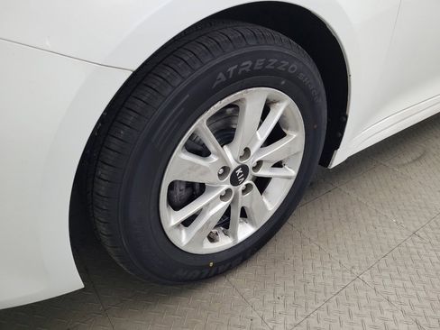 Used 2017 Kia Optima LX FWD image 31