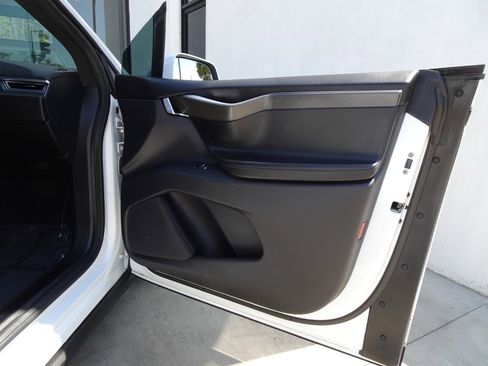 Used 2016 Tesla Model X 90D image 21