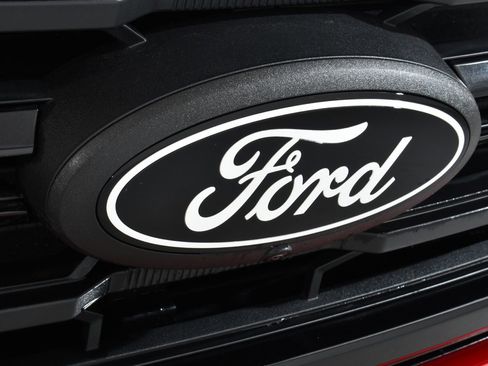 New 2025 Ford F150 XLT w/ Equipment Group 302A MID image 20