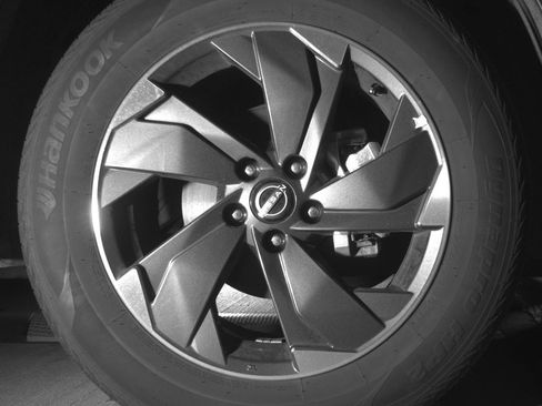 Used 2025 Nissan Rogue SV AWD/4WD image 13