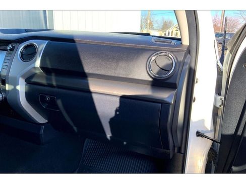 Used 2017 Toyota Tundra SR5 image 18