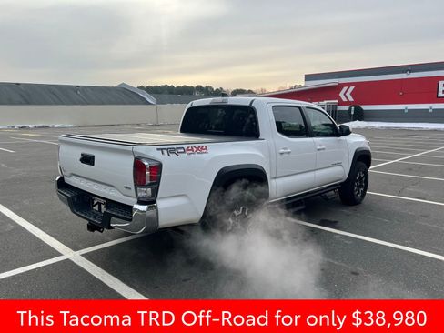 Used 2022 Toyota Tacoma TRD Off-Road image 17