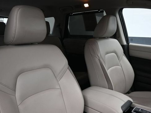 Used 2024 Nissan Pathfinder SL FWD image 11