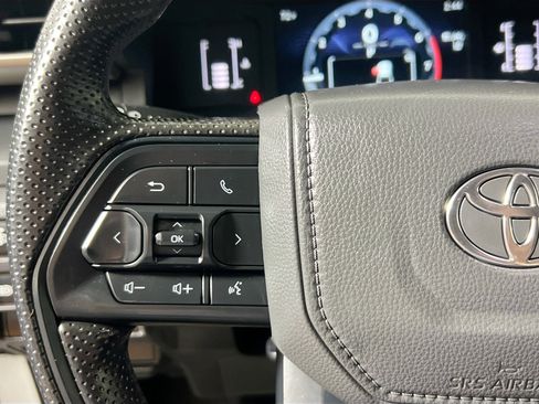 Used 2025 Toyota Tacoma SR AWD/4WD image 18