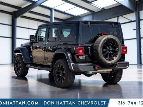 Used 2022 Jeep Wrangler Unlimited Sahara w/ Cold Weather Group AWD/4WD image 21