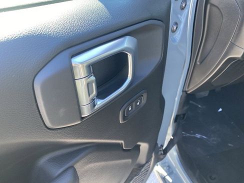 New 2026 Chevrolet Corvette Stingray image 12