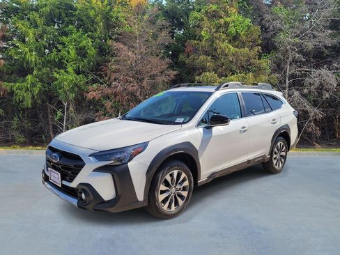 Certified 2025 Subaru Outback Limited AWD/4WD image 1