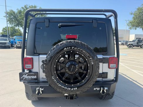 Used 2014 Jeep Wrangler Unlimited Sahara AWD/4WD image 11