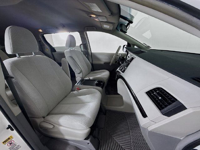 Used 2011 Toyota Sienna LE FWD image 24