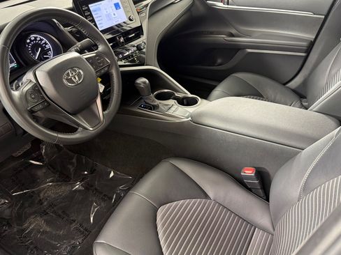 Used 2024 Toyota Camry SE FWD image 9