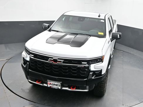 Used 2024 Chevrolet Silverado 1500 ZR2 w/ Technology Package image 15