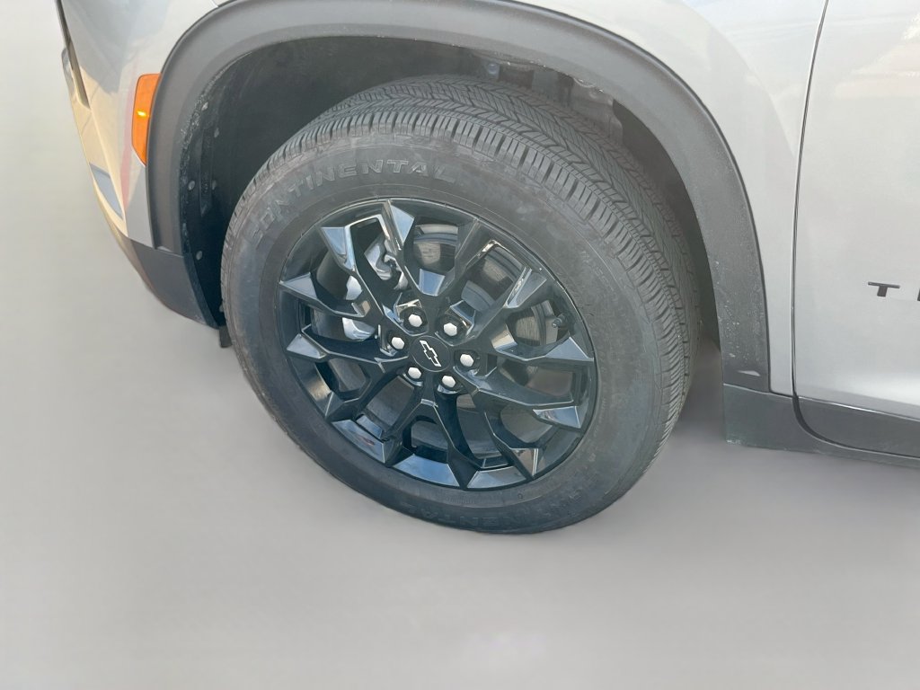 Used 2026 Chevrolet Traverse LT w/ Midnight/Sport Edition FWD image 32