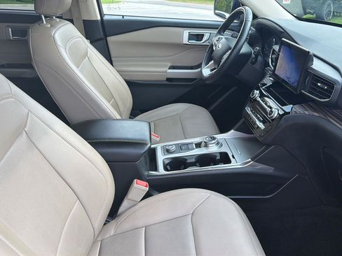 Used 2023 Ford Explorer Limited AWD/4WD image 39