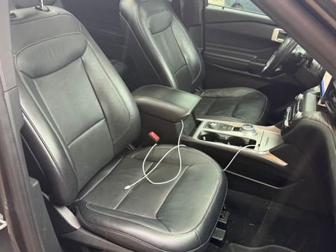 Used 2020 Ford Explorer Limited w/ Class III Trailer Tow Package image 16