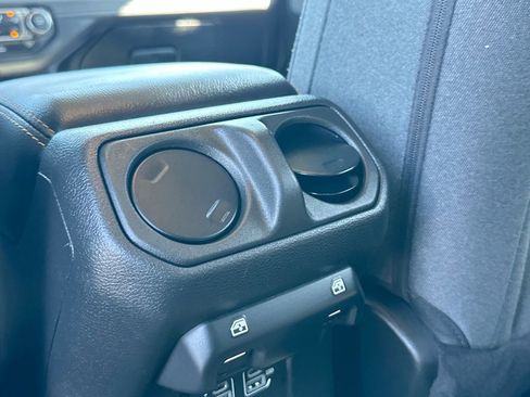 Used 2025 Jeep Wrangler Unlimited Sahara AWD/4WD image 24