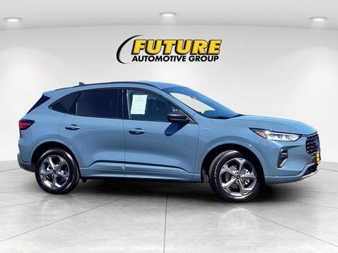 Used 2023 Ford Escape ST-Line w/ Tech Pack #1 AWD/4WD image 3