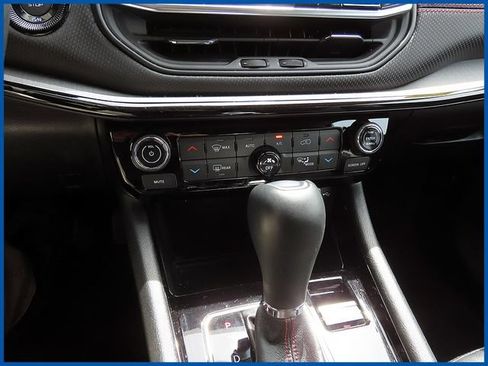 Used 2022 Jeep Compass Trailhawk w/ Trailhawk Convenience Group AWD/4WD image 9