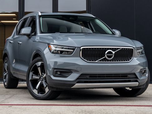 Used 2021 Volvo XC40 T5 Momentum w/ Protection Package Premier image 2
