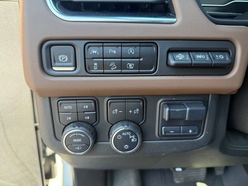Used 2024 Chevrolet Suburban High Country AWD/4WD image 24