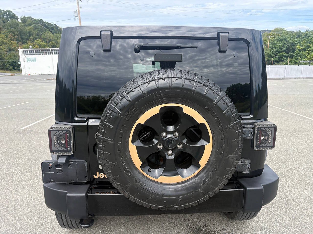 Used 2014 Jeep Wrangler Unlimited Sahara AWD/4WD image 14