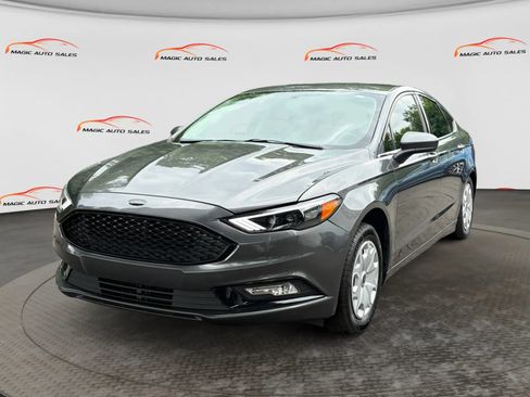 Used 2018 Ford Fusion SE w/ Fusion SE Technology Package FWD image 1