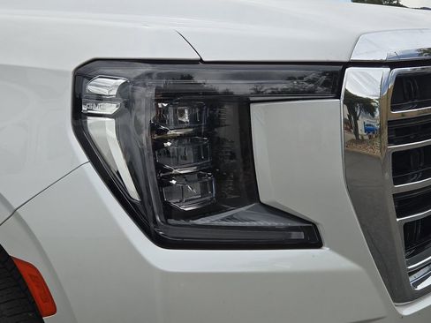 Certified 2023 GMC Yukon SLT w/ SLT Premium Package AWD/4WD image 4