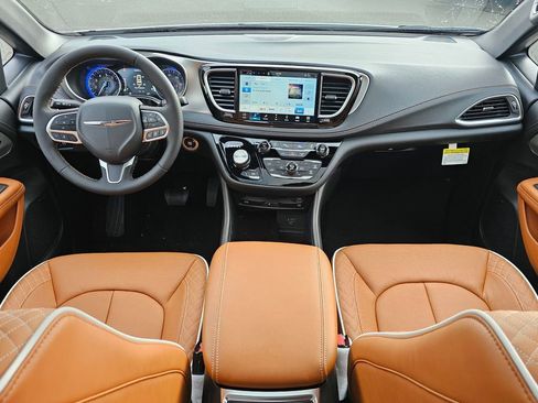 New 2026 Chrysler Pacifica Pinnacle image 16