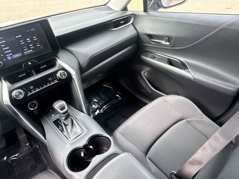 Used 2024 Toyota Venza LE image 22
