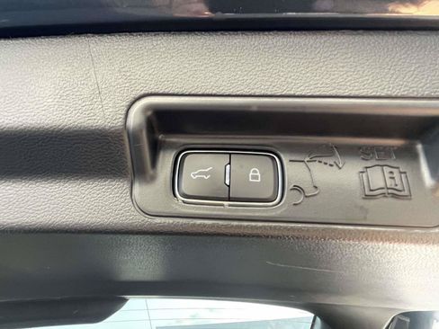 Used 2022 Ford Explorer XLT w/ Equipment Group 202A AWD/4WD image 8